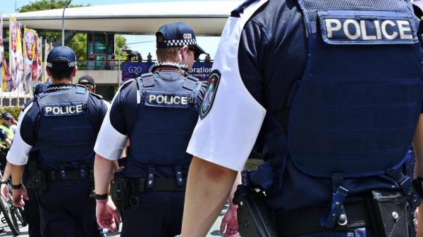 Femeie, ucisă de poliţişti cu un aparat cu electroşocuri, după ce i-a ameninţat cu un topor. Agenţii au pătruns în casa australiancei după 9 ore