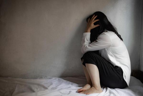 Suspiciune de viol într-o delegaţie AUR. O adolescentă de 17 ani s-a trezit a doua zi în camera de hotel cu dureri în zona intimă