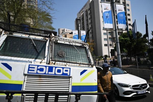 18 persoane au fost ucise de poliţie în timpul unei tentative de jaf în Africa de Sud. Schimbul de focuri a durat o oră şi jumătate