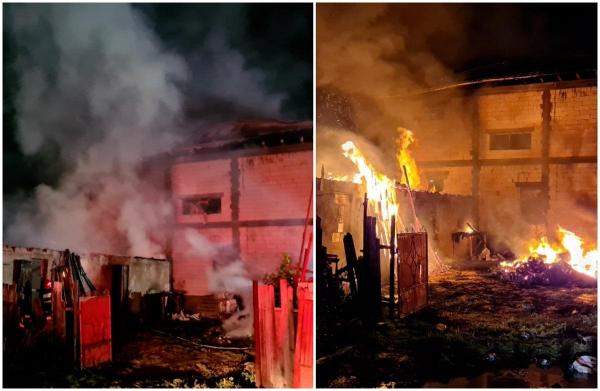Incendiu puternic la o casă din Vaslui. Într-una dintre camere, pompierii au găsit un bărbat în comă alcoolică