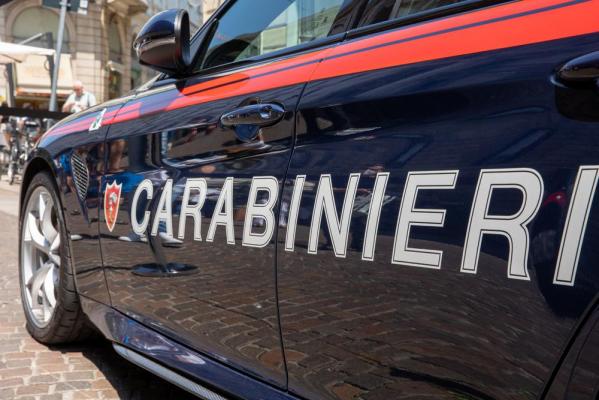 Un român de 20 de ani a gonit cu 135 de km/pe oră pe străzile din Roma şi a lovit un copil. A abandonat maşina la 8 km distanţă