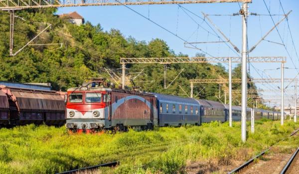 Tren de călători, blocat în judeţul Braşov
