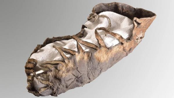 Decoperire rară de peste 2000 de ani. Pantoful intact al unui copil din secolul II î.Hr, găsit în urma unor săpături arheologice în Austria