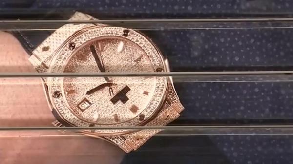 Un român a furat un ceas de 190.000 de euro dintr-un magazin din Japonia. Mândru de isprava lui, a încercat să repete lovitura