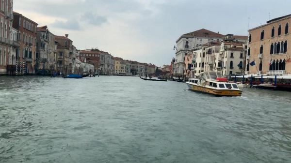 Sufocată de turiști, Veneția devine primul oraș din lume care percepe o taxă de intrare