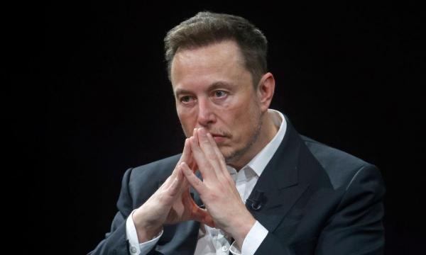Elon Musk a refuzat să activeze Starlink în Crimeea, aşa cum i-au cerut ucrainenii pentru a ataca flota rusă. Medvedv: E singurul american cu c****