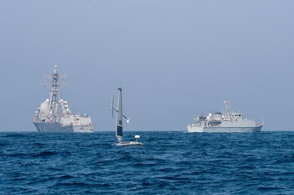 Două nave ale Marinei Regale britanice s-au ciocnit în largul coastelor Bahrainului. Anchetă "completă şi amănunţită" pentru a afla cum au reuşit