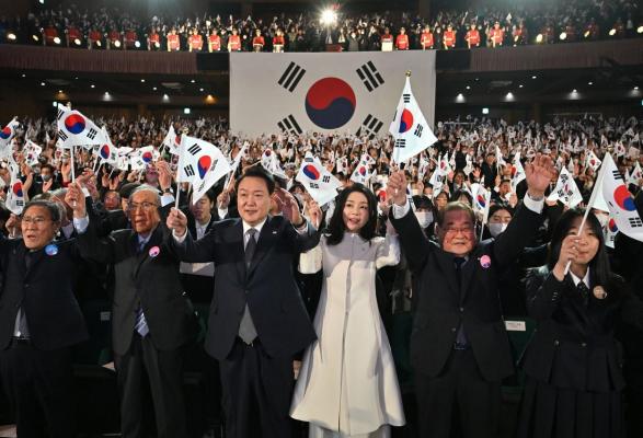 Preşedintele din Coreea de Sud, Yoon Suk Yeol, şi soţia lui, prima doamnă Kim Keon Hee