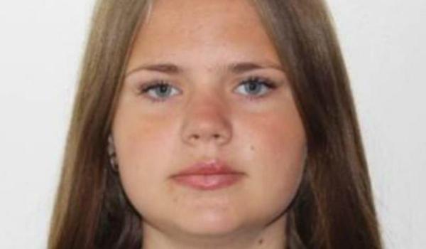 Adolescentă din Buzău, căutată cu disperare după ce ar fi fugit de acasă cu un băiat cunoscut pe Facebook. Părinţii nu mai ştiu nimic de ea din 26 ianuarie