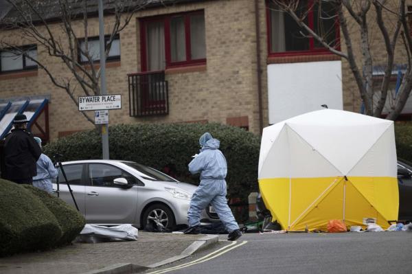 Un bărbat înarmat cu o arbaletă a fost împuşcat mortal de poliţişti într-un cartier din sud-estul Londrei