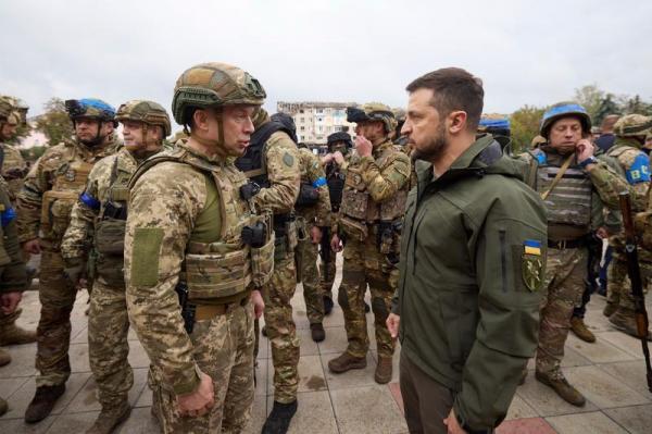 Oleksandr Sîrski, comandantul trupelor terestre ucrainene, a refuzaz să-l înlocuiască pe Valeri Zalujnîi. Sîrski a fost la comanda forţelor din Bahmut