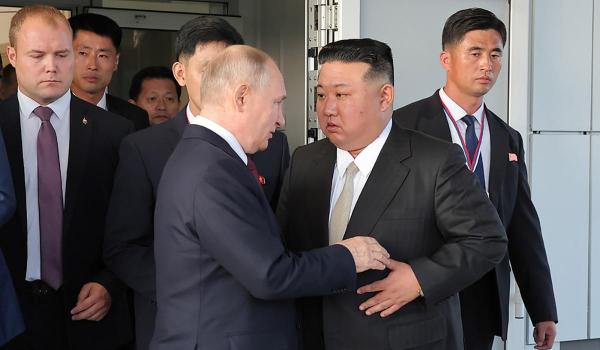 Încă o dovadă a relaţiilor tot mai strânse dintre Moscova şi Phenian. Putin i-a oferit lui Kim Jong Un o limuzină de lux, încălcând sancţiunile ONU