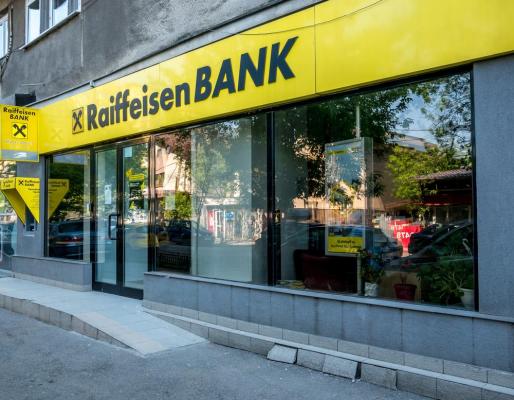 Câţi români mai au de recuperat bani de la Raiffeisen. ANPC îi îndeamnă să meargă la unităţi pentru a-i primi