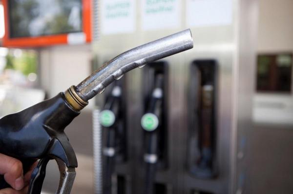 Preţurile la carburanţi sunt în scădere, faţă de cele afişate în ziua precedentă