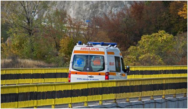 Destin curmat prea devreme. Un tânăr motociclist din Măgura Ilvei a murit după ce s-a izbit de stâlpul unui pod de cale ferată. Nu avea permis