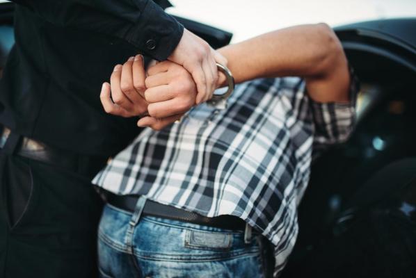 Bărbat urmărit internaţional pentru că a obligat o minoră de 14 ani să se prostitueze, prins în Dolj. Primise o condamnare de peste 10 ani