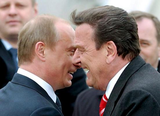 Amicul lui Putin, Gerhard Schroder susţine că Occidentul trebuie să negocieze cu Putin