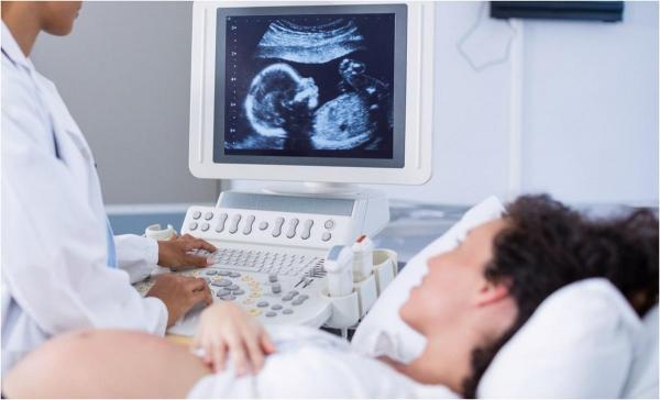 O gravidă a rămas fără copil, după ce medicii cehi i-au făcut din greșeală întrerupere de sarcină. Au confundat-o cu o altă pacientă care venise să facă avort