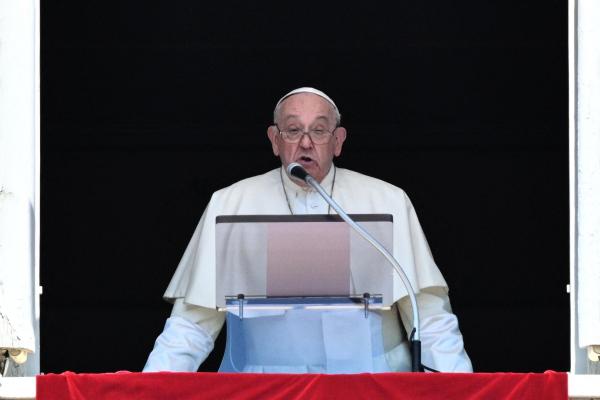 Apel urgent din partea Papei Francisc după atacul Iranului asupra Israelului: "Ajunge cu războiul, cu violenţa"