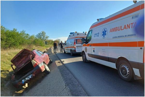 Accident grav pe E85 în Vrancea. O tânără şoferiţă a ajuns cu maşina într-un şanţ de beton. Doi copii se aflau în maşină
