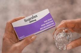 O femeie de 45 de ani a ajuns la spital în stare gravă, după ce a luat Ibuprofen pentru răceală. A rămas internată timp de șapte zile din cauza reacției alergice
