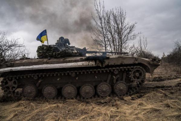 POLITICO: Ucraina se îndreaptă spre înfrângere. Tinerii ucraineni fug de armată şi război