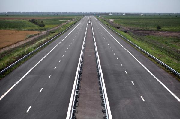 INS: Lungimea autostrăzilor din România a crescut cu 48 de km în 2023. Peste 26% sunt străzi pietruite şi de pământ