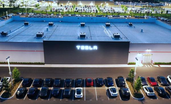 Prima scădere a vânzărilor Tesla din ultimii patru ani. Elon Musk anunţă noi modele Tesla fără să ofere detalii