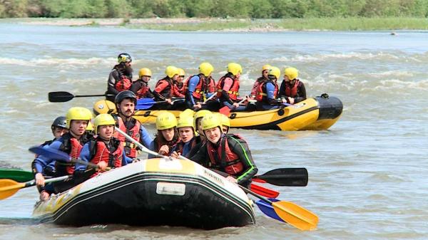 În Săptămâna Verde, la rafting pe râul Mureş. Aventura trăită de elevi: "Una dintre cele mai frumoase amintiri"