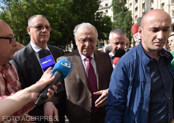 Ion Iliescu, urmărit penal pentru crime împotriva umanității în dosarul mineriadei. Audiat de procurori acasă pentru că nu se poate deplasa