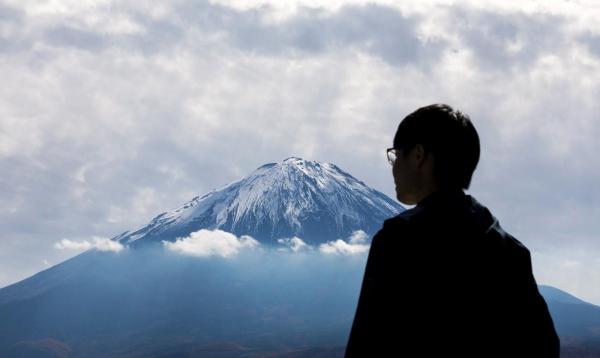 Un mic oraş din Japonia va construi un gard ca să blocheze priveliştea spre Muntele Fuji. Decizia, luată pentru a opri afluxul de turişti