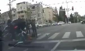 Incidente bizare în preajma ministrului Securităţii din Israel. A plecat dintr-un loc în care fusese înjunghiată o femeie, apoi a fost implicat într-un accident de maşină