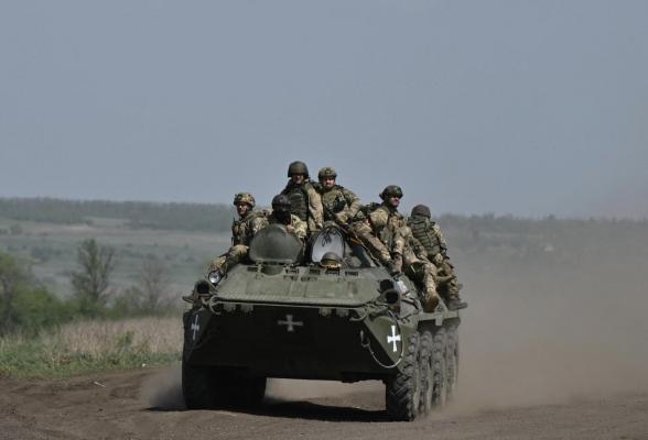 Ucraina face un pas uriaş în spate. Ruşii au forţat trupele Kievului să mute linia frontului: asalt dezlănţuit pe toată lungimea frontului din est