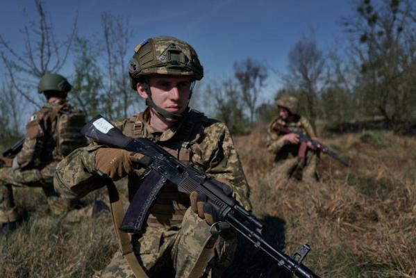 Armata rusă a mai ocupat un sat în Doneţk. Ucrainenii vorbesc de prăbuşirea defensivei în regiune şi de pierderi considerabile