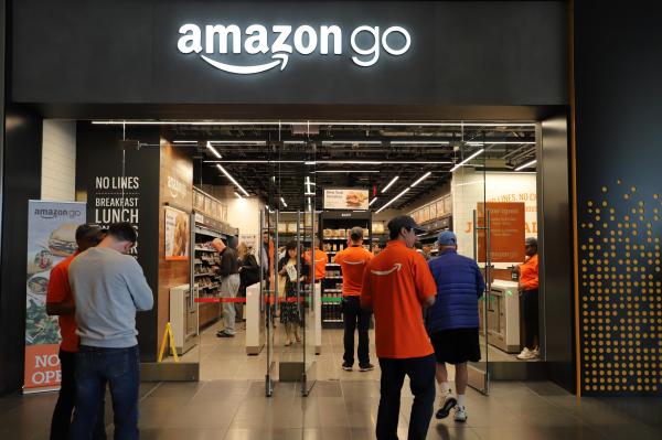 Motivul pentru care Amazon renunță la tehnologia din magazinele fără casieri, după ani buni de cercetare și promovare
