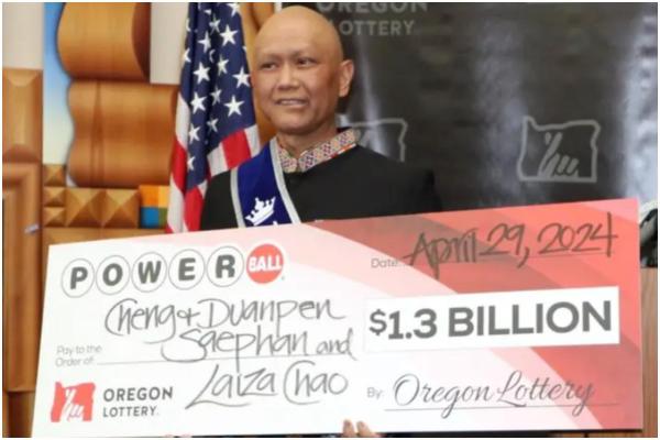 Un bărbat cu cancer este câştigătorul unui premiu de 1,3 miliarde de dolari la loterie în SUA. Va folosi banii ca să îşi caute un medic bun
