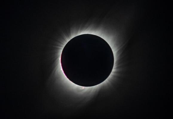 Eclipsa totală de soare, pe 8 aprilie, LIVE VIDEO. Cum şi când o poţi urmări