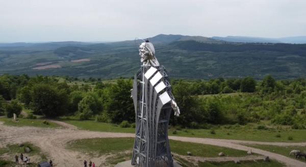 Locul din România unde găsești Inima lui Iisus. De ce statuia impozantă e unică în Europa. Ai știut unde este? / FOTO
