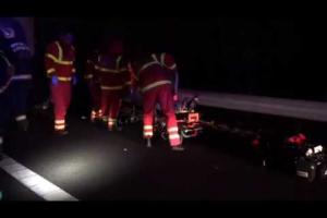 IMAGINI DRAMATICE: un TIR românesc a zdrobit o maşină, în Ungaria (VIDEO, GALERIE FOTO)