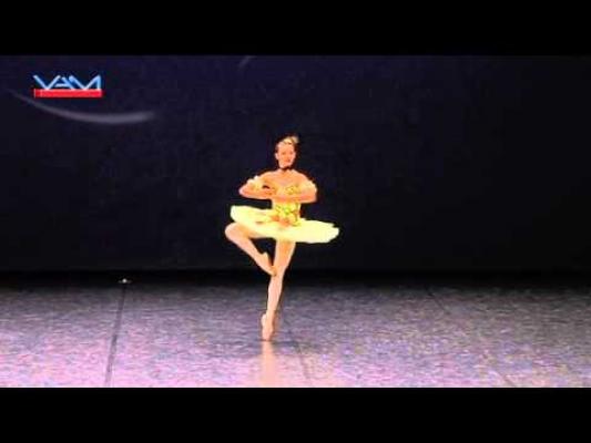 Români de nota 10! O tânără în vârstă de 15 ani este singura româncă de la Academia de Balet Balşoi!