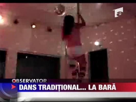 Dans traditional... la bara! Berlusconi si 6 stripteuze