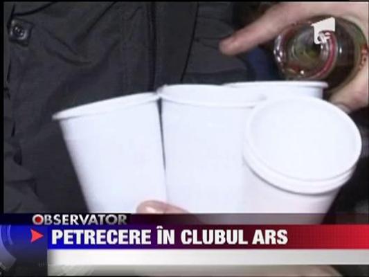 Petrecere in clubul ars