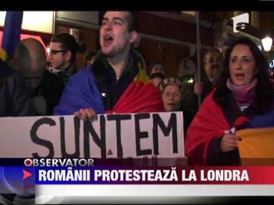 UPDATE / Peste 150 de romani protesteaza in Londra