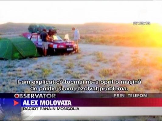 Romanii plecati cu Dacia 1310 la cursa umanitara Mongol Rally au ajuns la Baku