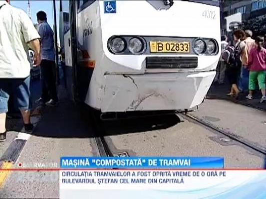 O soferita din Capitala a ajuns cu masina sub tramvai dupa ce a incercat schema lui Mircea Lucescu!