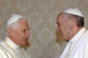 Pentru prima oara in istorie, doi Papi fata in fata: Papa Francisc si Benedict al XVI-lea au avut o intalnire privata