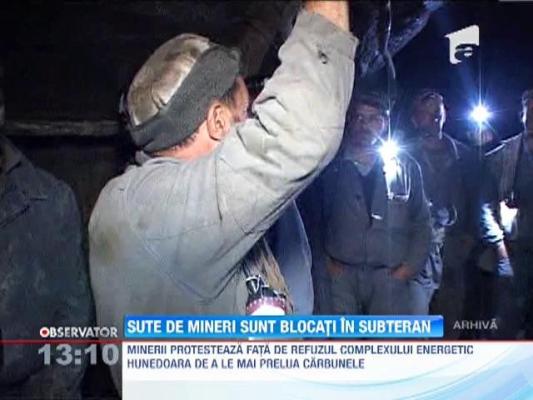 UPDATE! Sute mineri s-au blocat in subteran in semn de protest