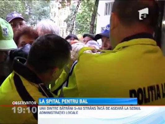UPDATE / Zeci de pensionari din Lugoj s-au imbulzit sa prinda bilete la "Balul Seniorilor"