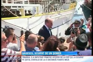 Incident prezidenţial! Traian Băsescu, scuipat de un șomer