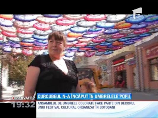 Umbrelele în culorile curcubeului din Botoşani nu sunt pe placul Bisericii
